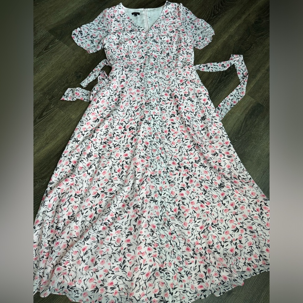 New! Stunning light and breezy summer dress.